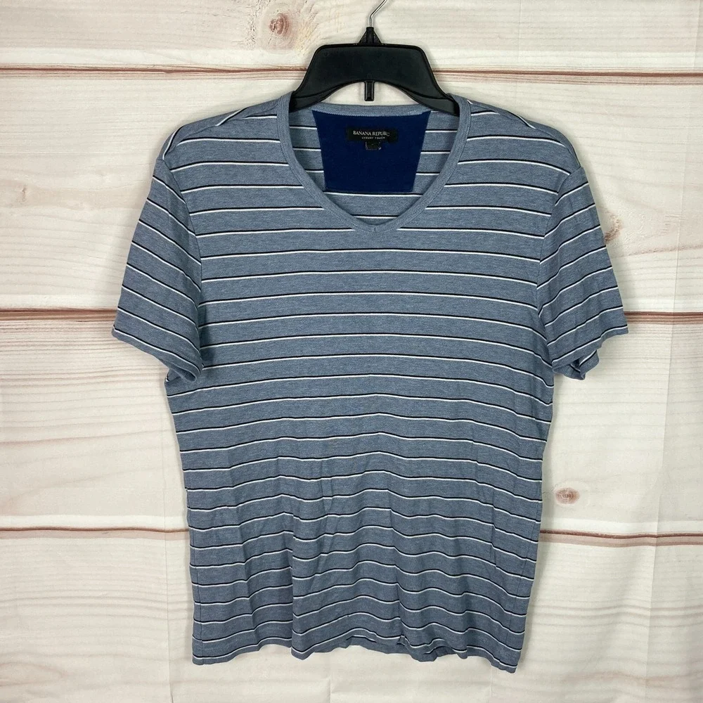 Banana Republic Top Mens S V-Neck Stripe Luxury Touch T-Shirt Blue Short Sleeve